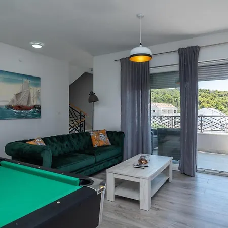 Goldy Villa